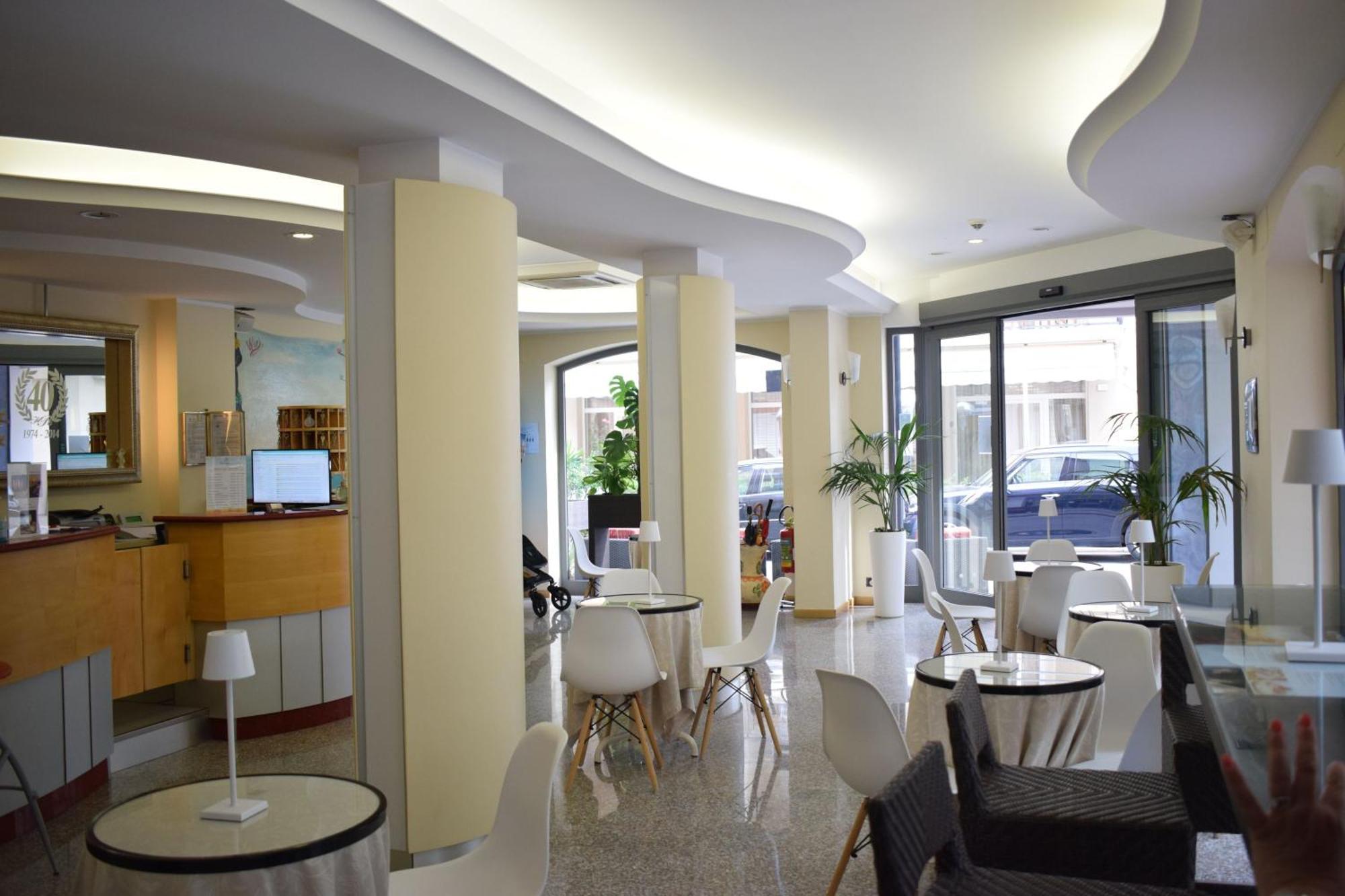 Hotel Romantico Gabicce Mare Exterior foto