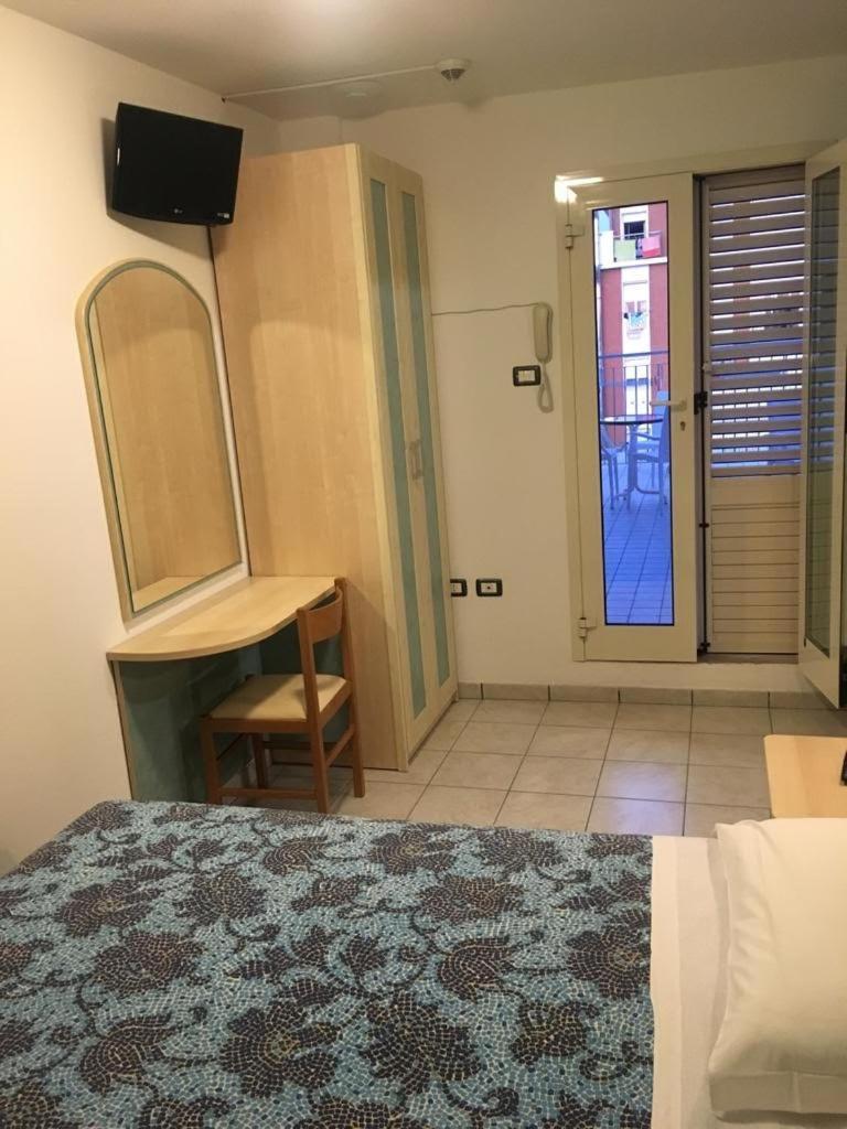 Hotel Romantico Gabicce Mare Habitación foto